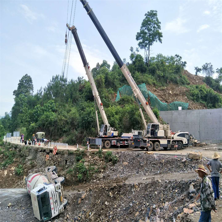 新泰汽车掉沟里叫吊车救援要多少钱