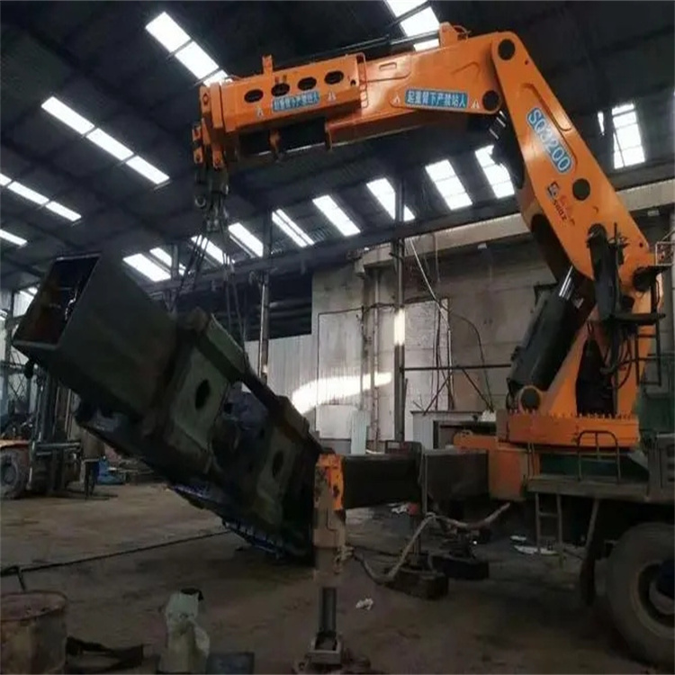 新泰130吨折臂吊车出租吊机租赁附近电话