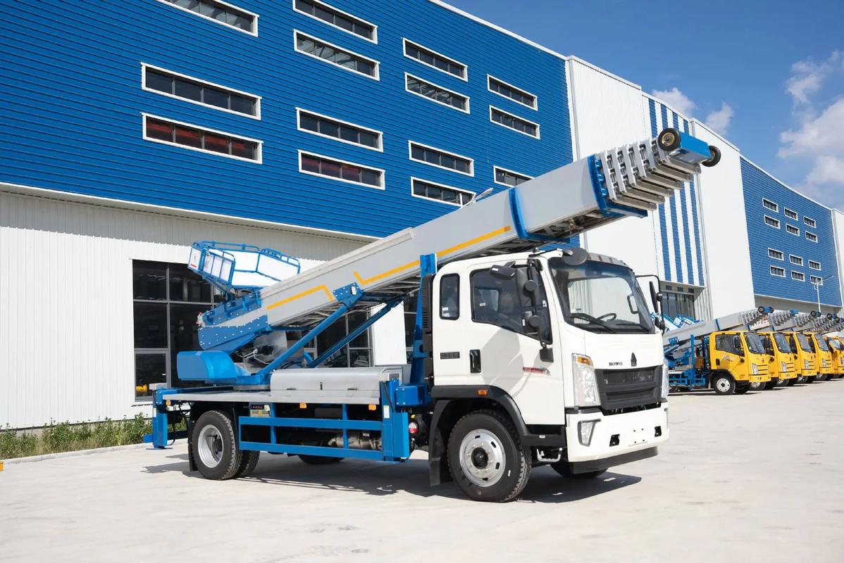 新泰出租云梯车高空作业车 建筑垃圾搬运