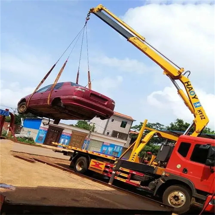 新泰吊车吊汽车的正确方法